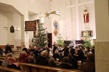 Młodzi gitarzyści z PMDKiS w Wieluniu wystąpili w kościele św. Stanisława w Wieluniu